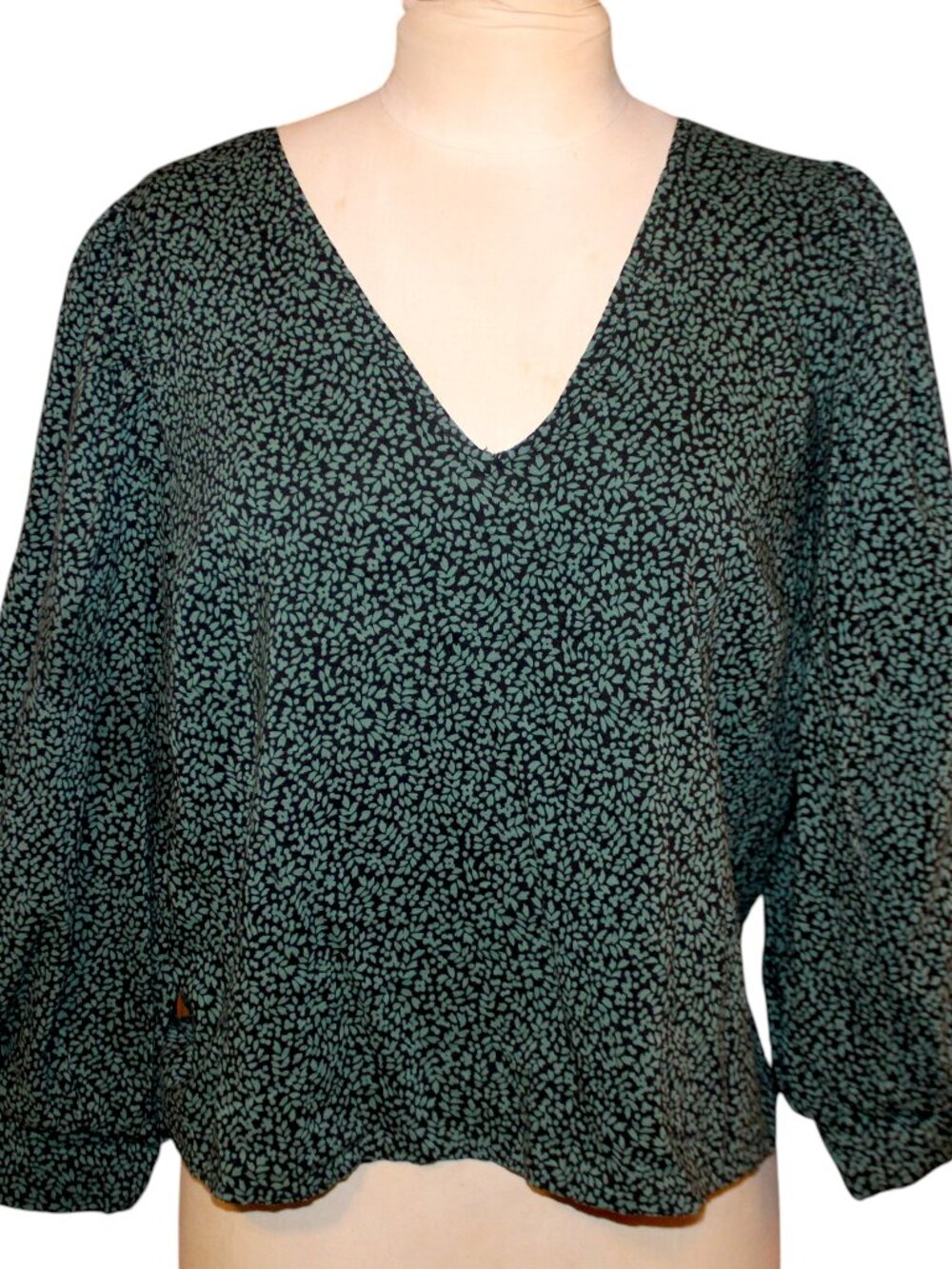 A New Day Floral V-Neck Blouse L Green Black Balloon Sleeve Cottagecore Crop